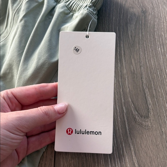 NWT Lululemon Hotty Hot High-Rise Lined Short 2.5"
Fog Green Size 12 - Picture 4 of 7